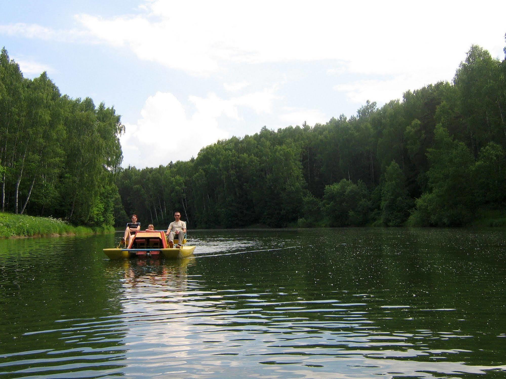 Boussu-lez-Walcourt Golden Lakes Village Ardennes מראה חיצוני תמונה
